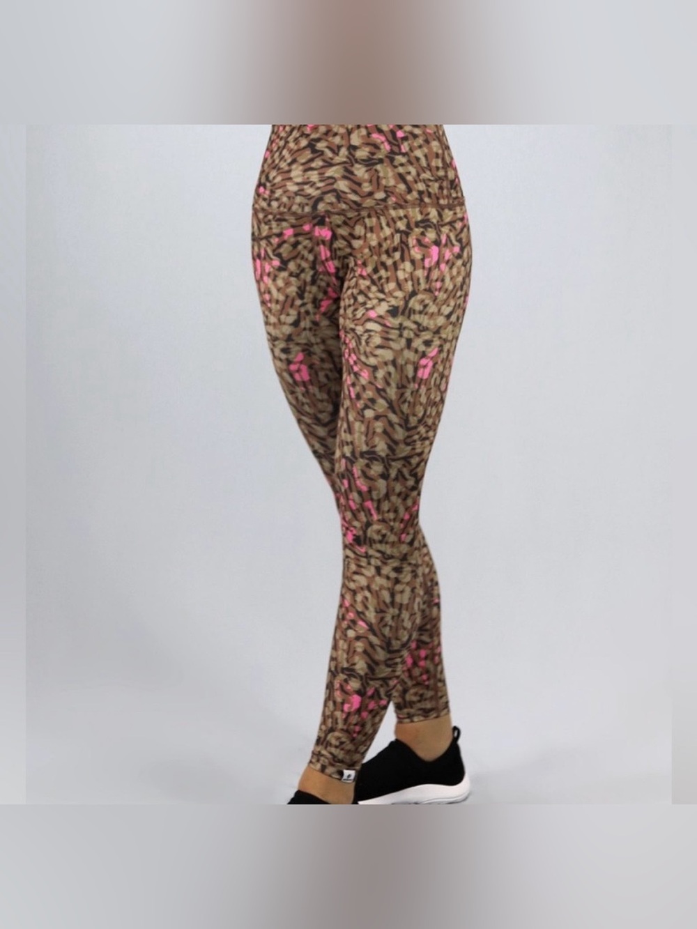 NWT beyond yoga cheetah swirl leggings size medium